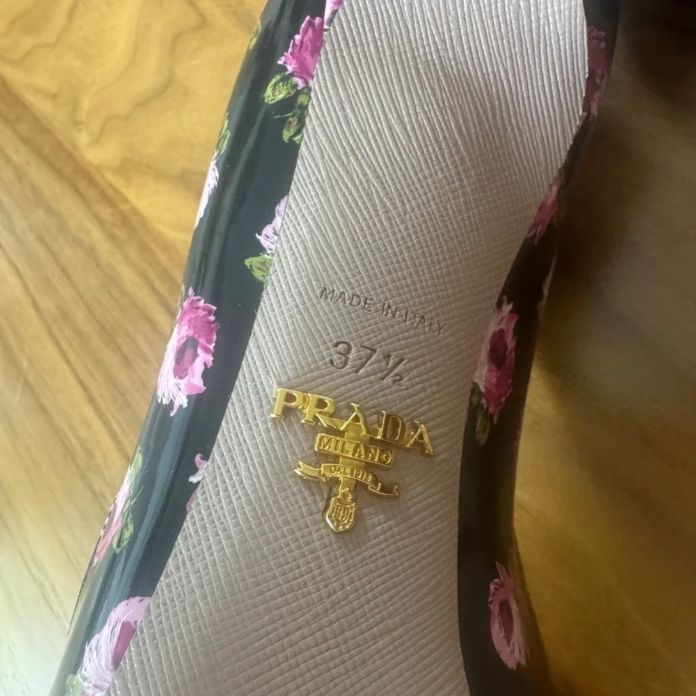 Prada Pink Rose-Print Patent Leather Pointed-Toe Heels (Size 7.5) - Picture 4 of 4